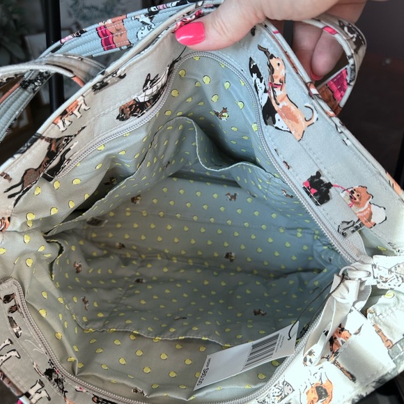 Vera Bradley Best in Show Small Vera Tote with Keychain - Picture 4 of 4